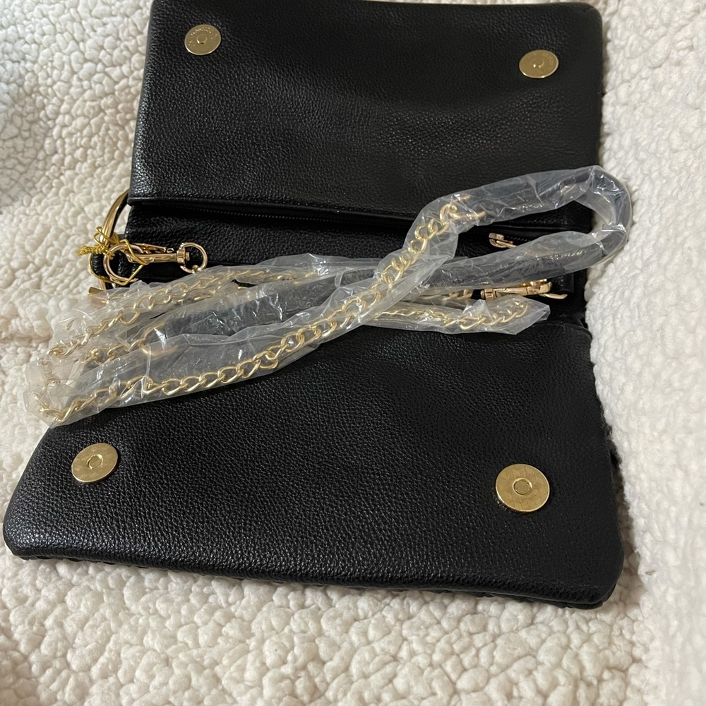 Stylish braided clutch purse with gold detailing - Picture 3 of 3